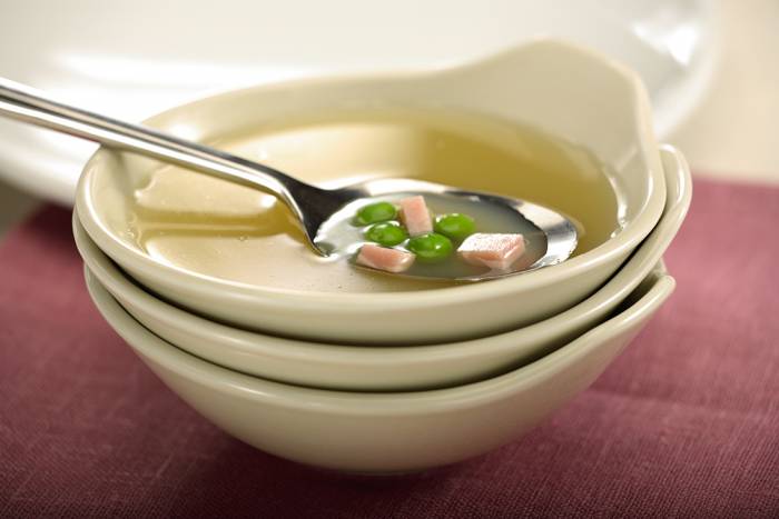 Caldo vegetal con guisantes Caldo vegetal con guisantes