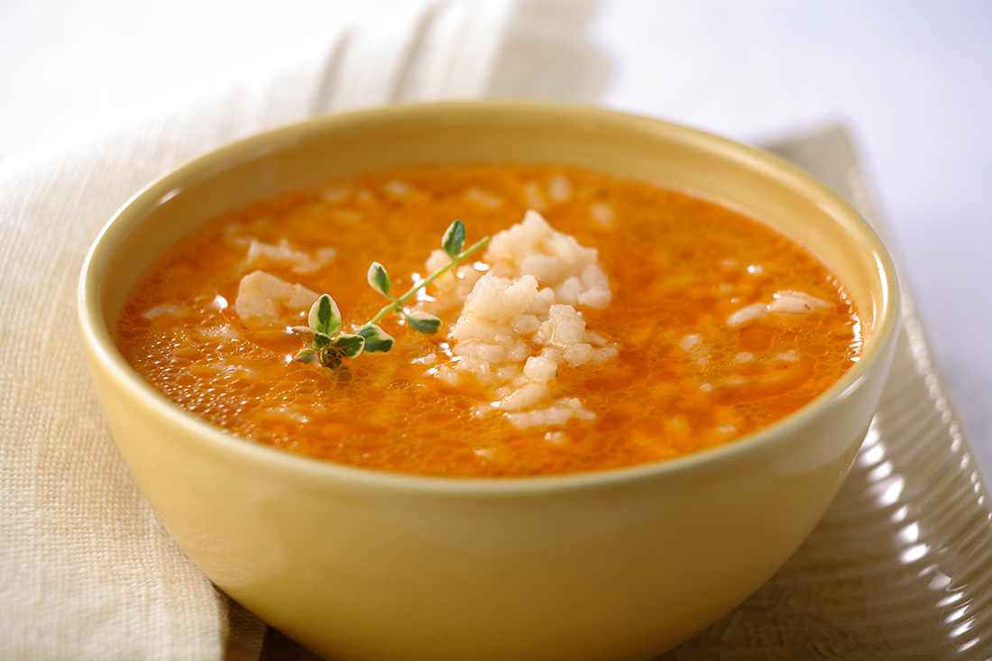 receta de sopa de arroz con toque de tomate fresco