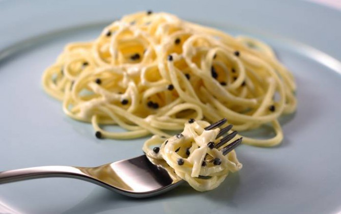 espaguetis con caviar