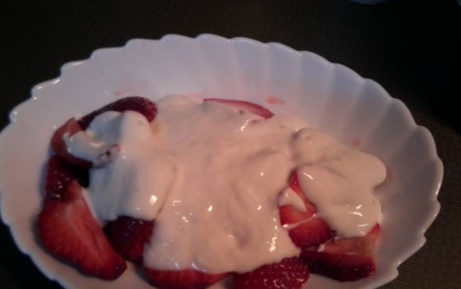 fresas con leche condensada y yogur
