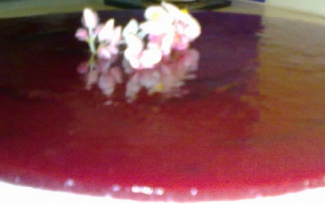 tarta de nata con queso mascarpone y mermelada de fresas