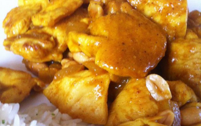 curry de pollo con cacahuetes
