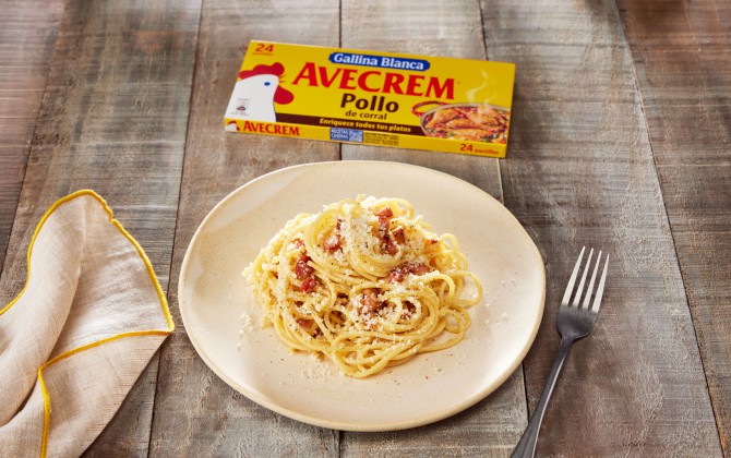 Espaguetis carbonara con huevo