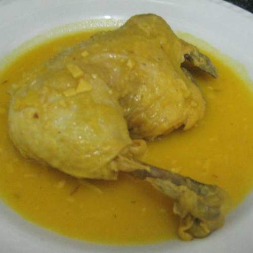 pollo guisado en amarillo