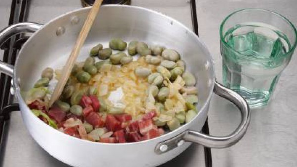 Cómo preparar Cazuela de habas con jamón-Paso 2