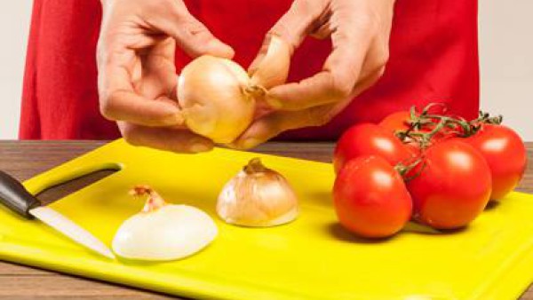 Cómo preparar Cebollas y tomates al horno- Paso 1