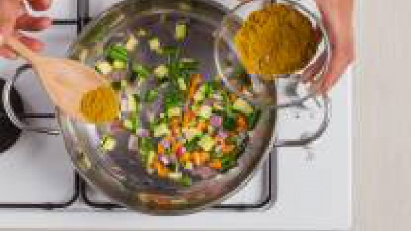 Receta_arroz con curry y verduras_paso 3_gallina blanca