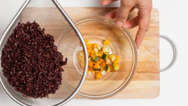 Cómo preparar Ensalada de arroz venere y verduras- Paso 3