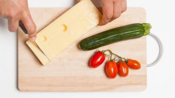 Cómo preparar Ensalada de pasta y tomate- Paso 1