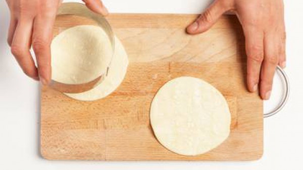 Cómo preparar Tartaleta de bimi con beicon y bechamel- Paso 1