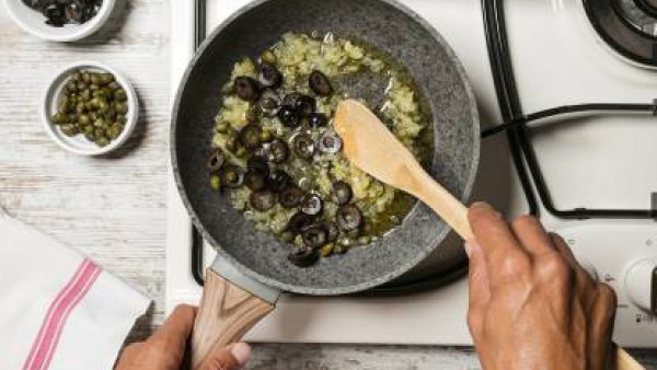 Cómo preparar Pappardelle con tomate olivas y alcaparras– paso 2