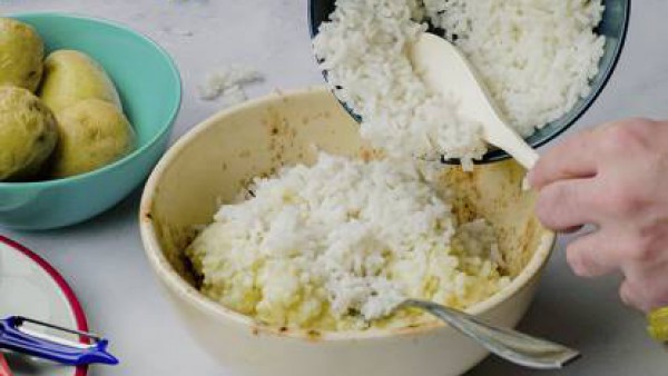 Primer paso de bolas de patata y arroz 
