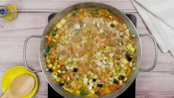 Tercer paso arroz con pollo y verduras