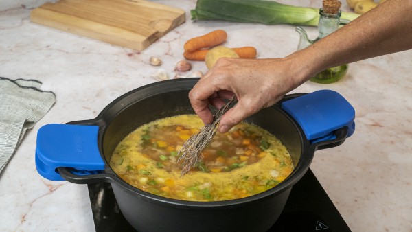 Tercer paso sopa de verduras con tomillo