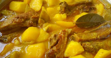 guisito de patatas con costillas adobadas