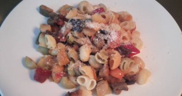 salteado de coditos con verduras