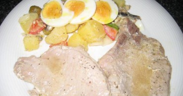 chuletas de cerdo a la plancha con papas aliñás