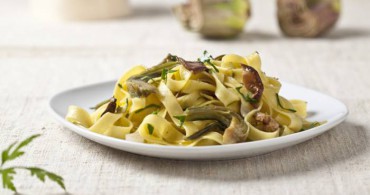 Tagliatelle con alcachofas y setas