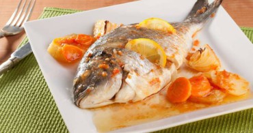 Dorada al horno con verduras