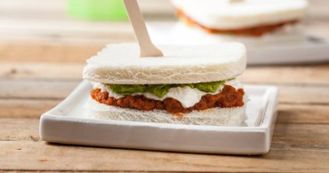 Sandwich de tomate y pesto