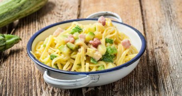 Espaguetis a la carbonara de calabacín