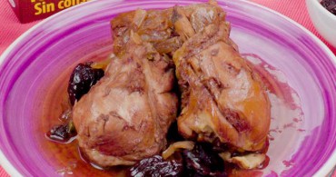 pollo-en-salsa-de-ciruelas