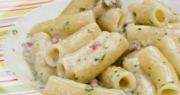 Macarrones en salsa alfredo