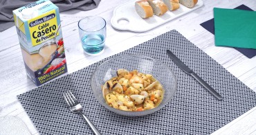 Bodegón con producto merluza marinera con almejas