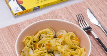 Bodegón con tallarines con almejas