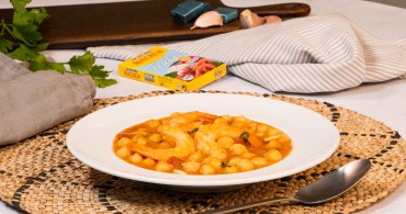 Emplatado con producto garbanzos con langostinos