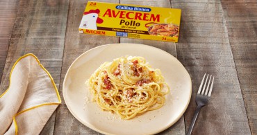 Espaguetis carbonara con huevo