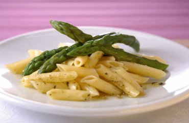 MACARRONES CON ESPÁRRAGOS A LAS HIERBAS