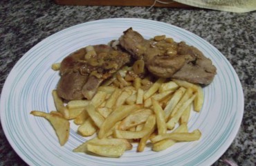 chuletas de cerdo a la cerveza con patatas fritas para pilar4281