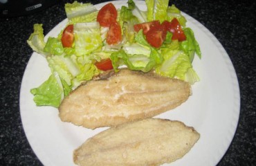 lenguados fritos con ensalada