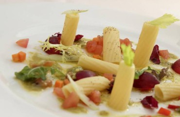 Ensalada de pasta con guacamole