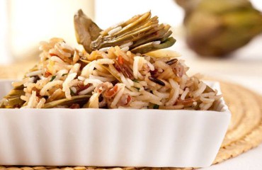 Arroz selvático con alcachofas