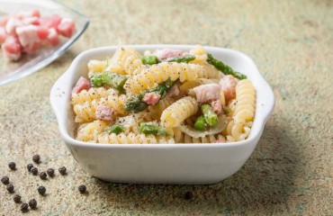 espirales con espárragos y bacon