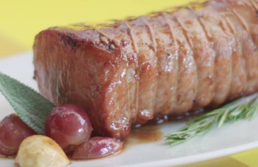 Cerdo asado con castañas y uvas