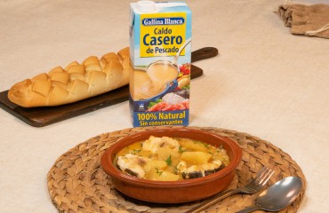 Emplatado con producto patatas con congrio