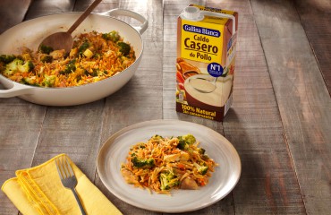 Fideos con pollo y verduras